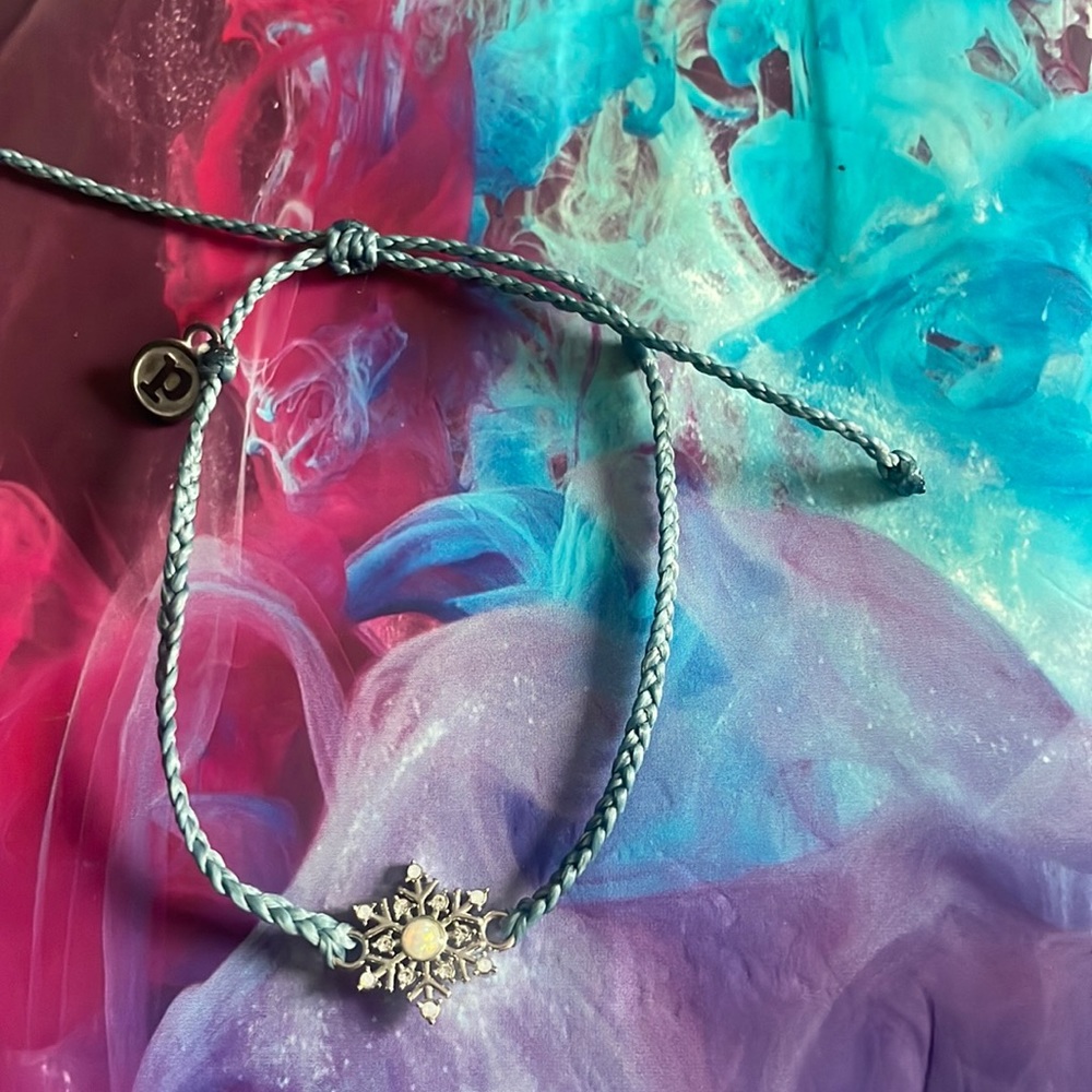 Pura vida snowflake charm